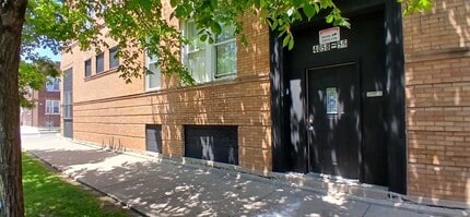Building Photo - 4056 W Hirsch St