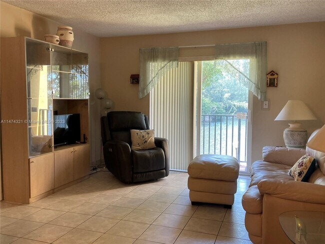Foto del edificio - 4805 NW 7th St