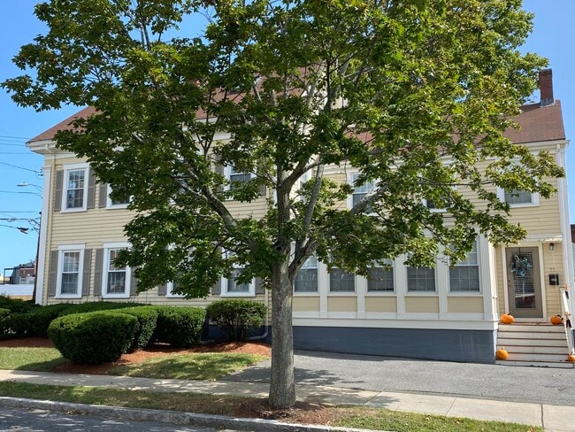 Building Photo - 55 Myrtle St