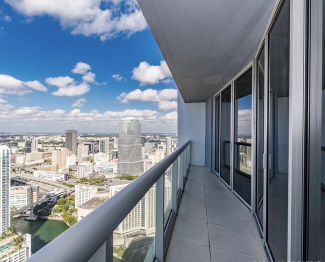 Building Photo - 485 Brickell Ave