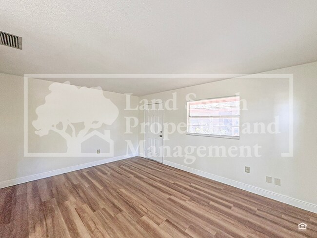 Foto del edificio - 1511 1/2 S. Dakota Avenue