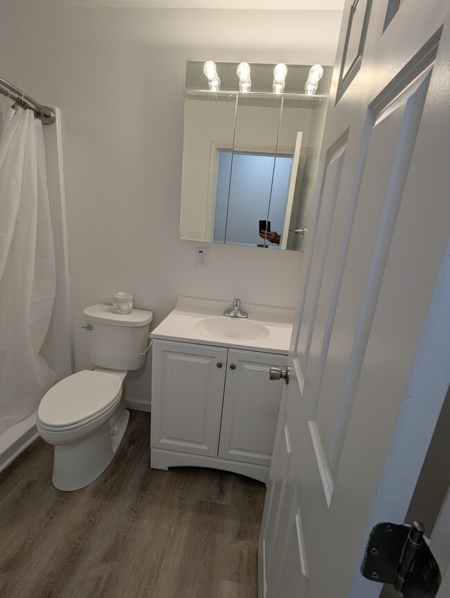 Bath/With Walking Shower - 633 Mark Dr