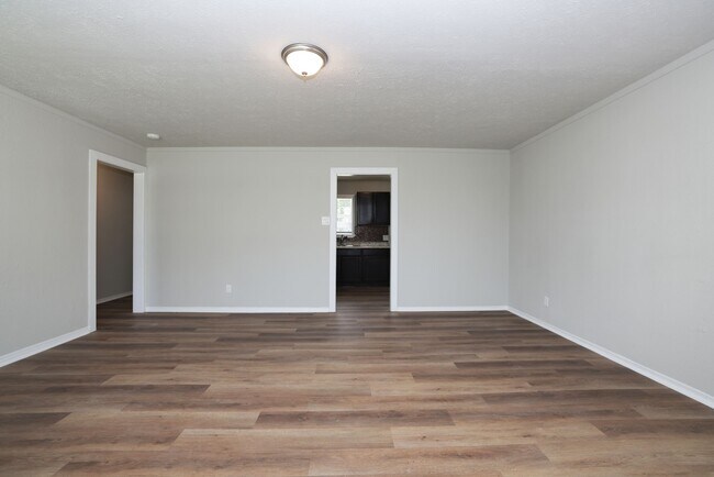 Foto del edificio - 9026 Lake Forest Blvd