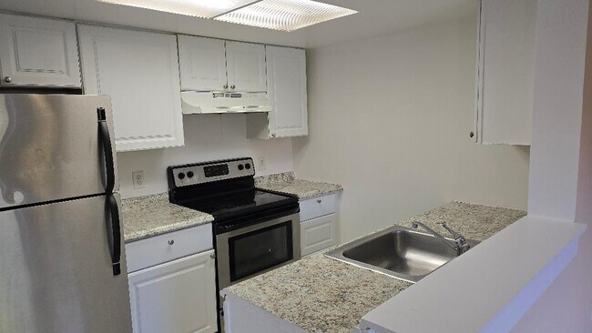 Foto del edificio - 3242 Coral Lake Ln