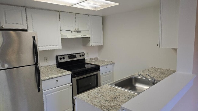 Building Photo - 3242 Coral Lake Ln