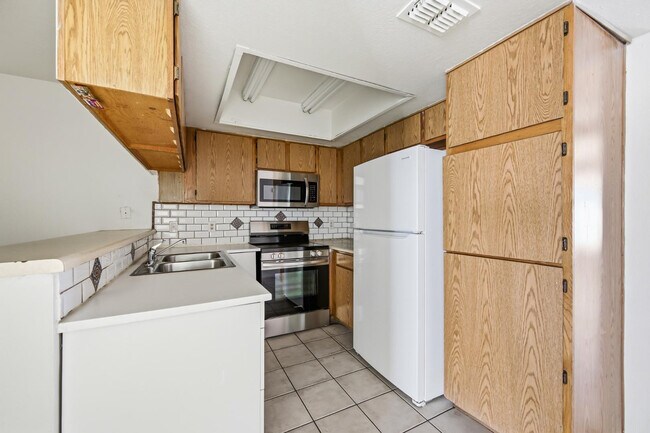 Foto del edificio - 559 S Lesueur