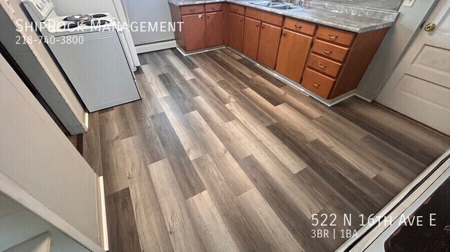 Foto del edificio - 522 N 16th Ave E