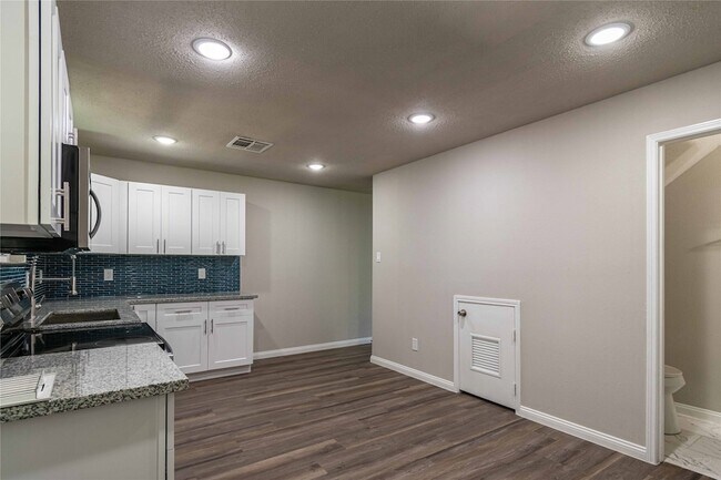 Foto del edificio - 7921 Cook Rd