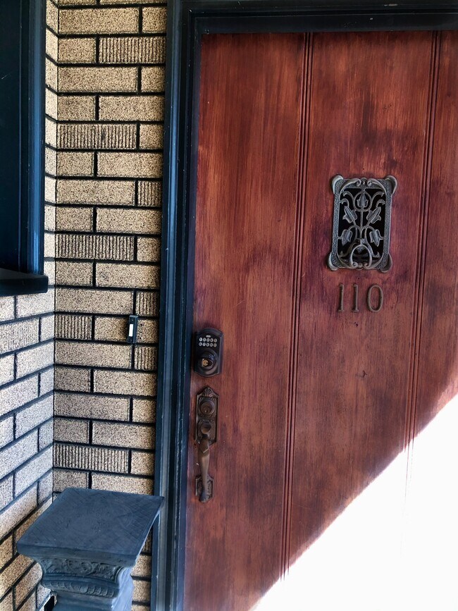 Foto del edificio - 110 N Vine St