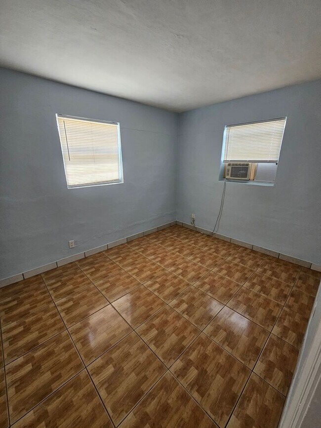 Foto del edificio - 869 NW 16th Ave