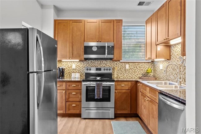 Building Photo - 2005 Lynch St