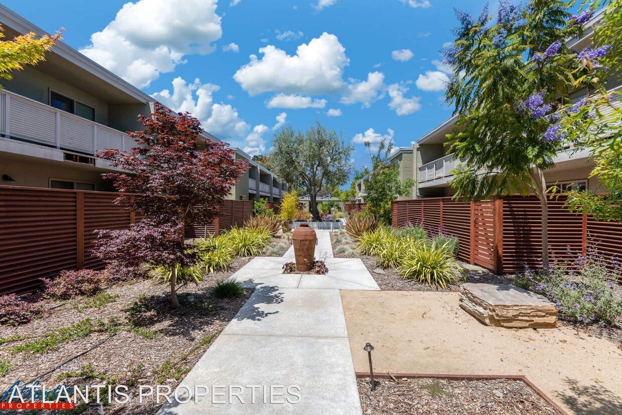 Building Photo - 457 Acalanes Dr