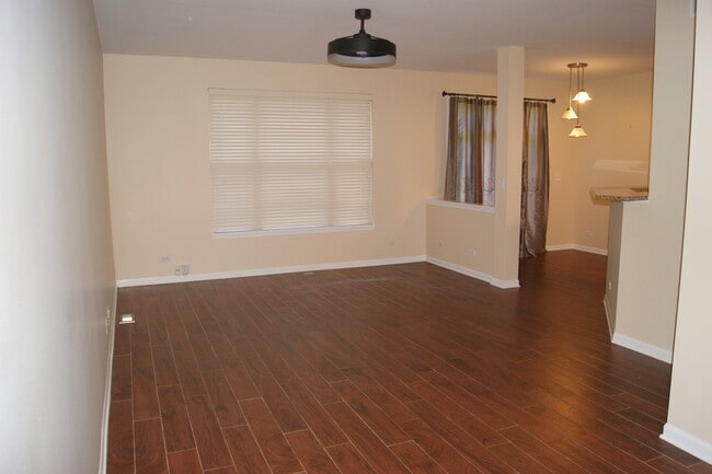 Building Photo - 480 Pine Lake Cir