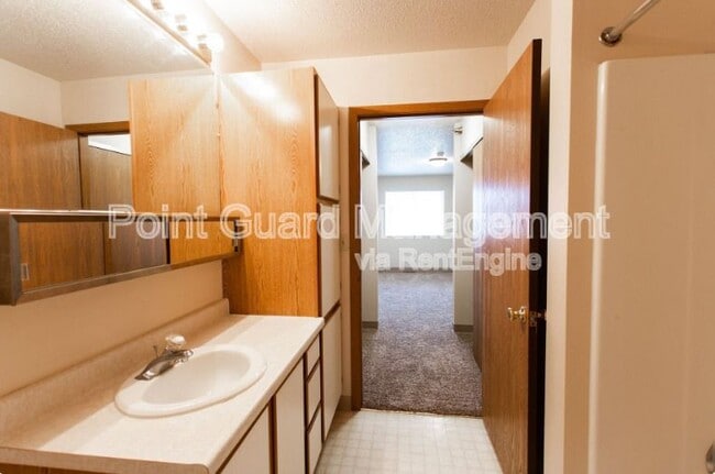 Foto del edificio - 2600 N Career Ave
