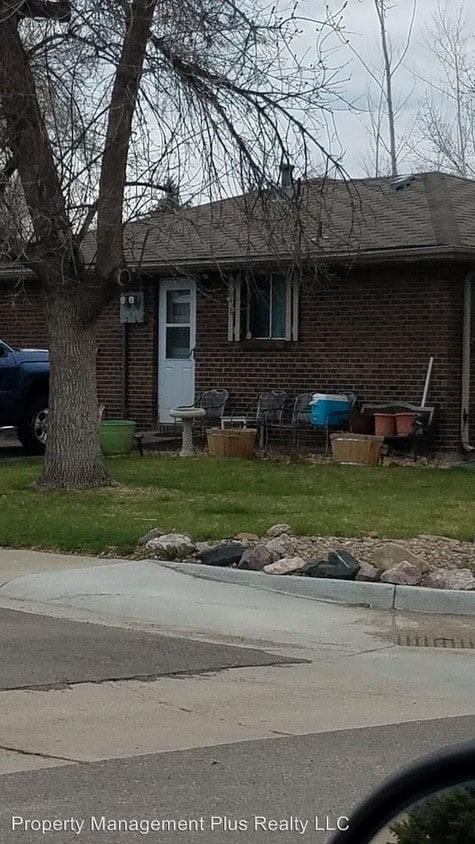 Primary Photo - 332-334 Emery Dr
