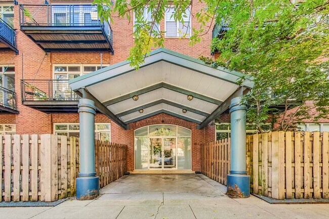 Foto del edificio - 2333 W St Paul Ave