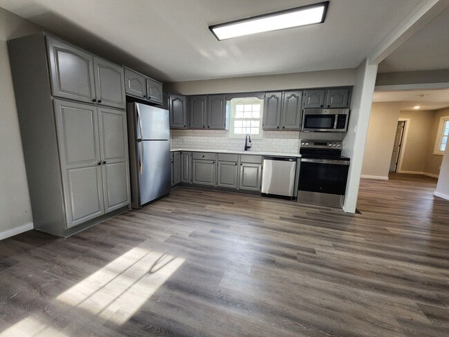 Building Photo - Spacious 4-Bedroom, 2.5-Bathroom Home AVAI...
