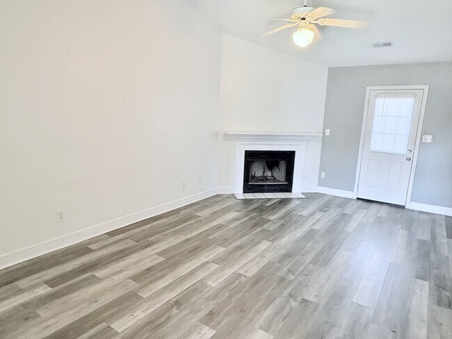 Foto del edificio - 418 Eucalyptus Ln
