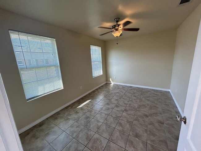 Building Photo - 3301 Pecan Dr