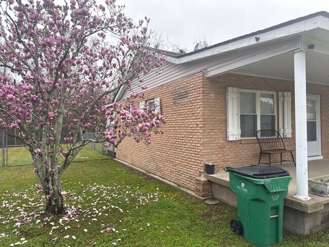 Foto del edificio - 1032 Oak Ave