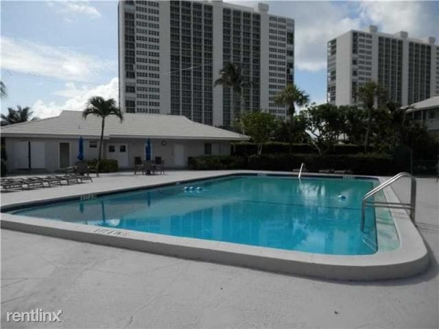 Building Photo - 2760 Banyan Rd