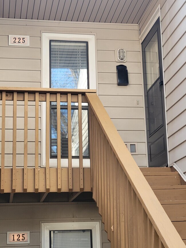 Building Photo - 2801 S Juniper Ave