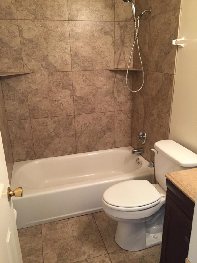 Building Photo - 2984 Myra St