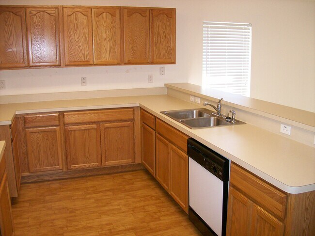Foto del edificio - 7410 Mead Dr