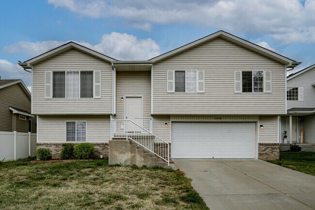 Building Photo - Spacious Home Located Near I-80, New Schoo...