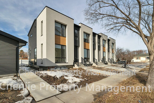 Building Photo - 9651-9686 86 St NW