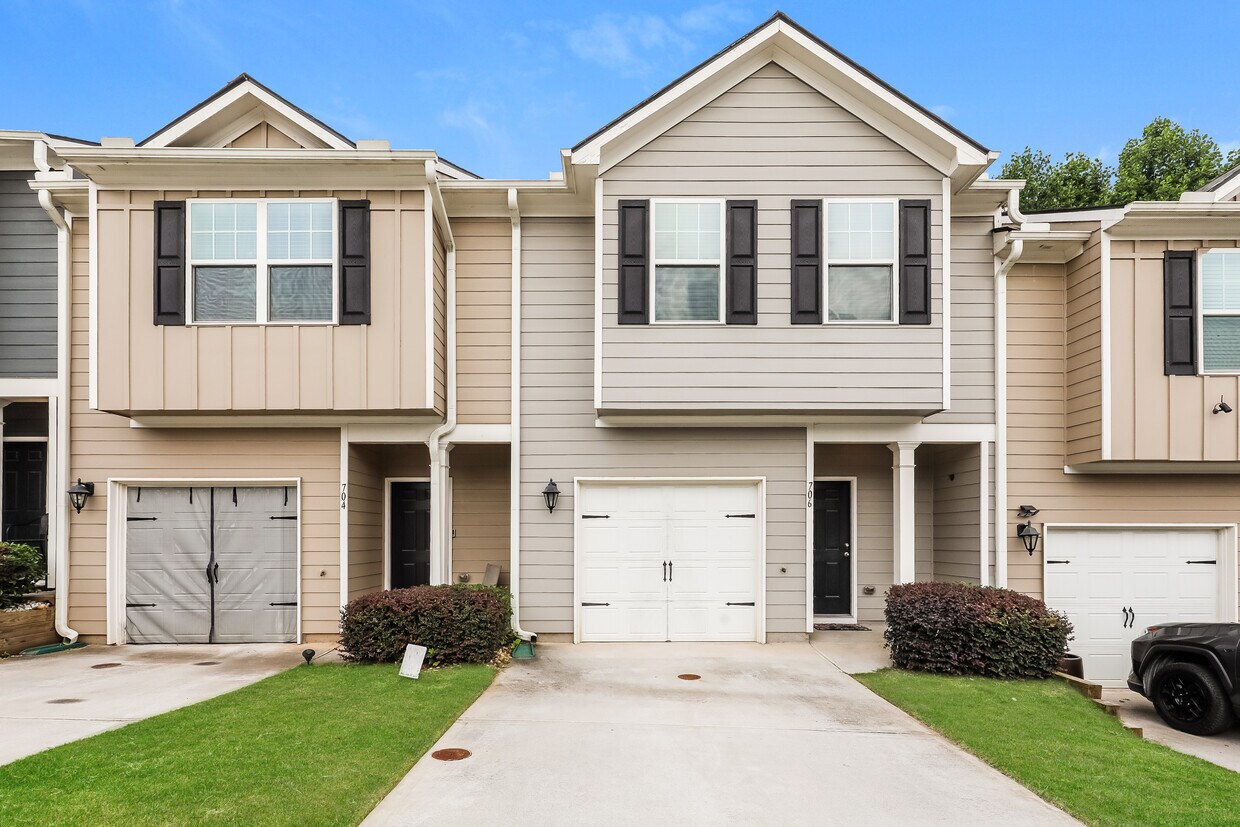 Foto principal - 706 Highwood Ln