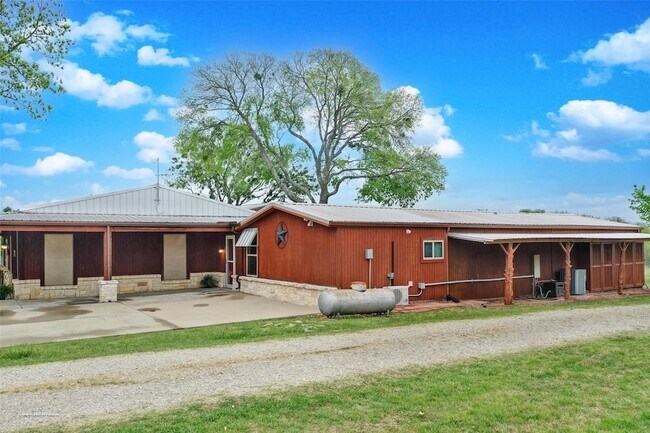 Foto del edificio - 18754 Farm to Market Rd 2755