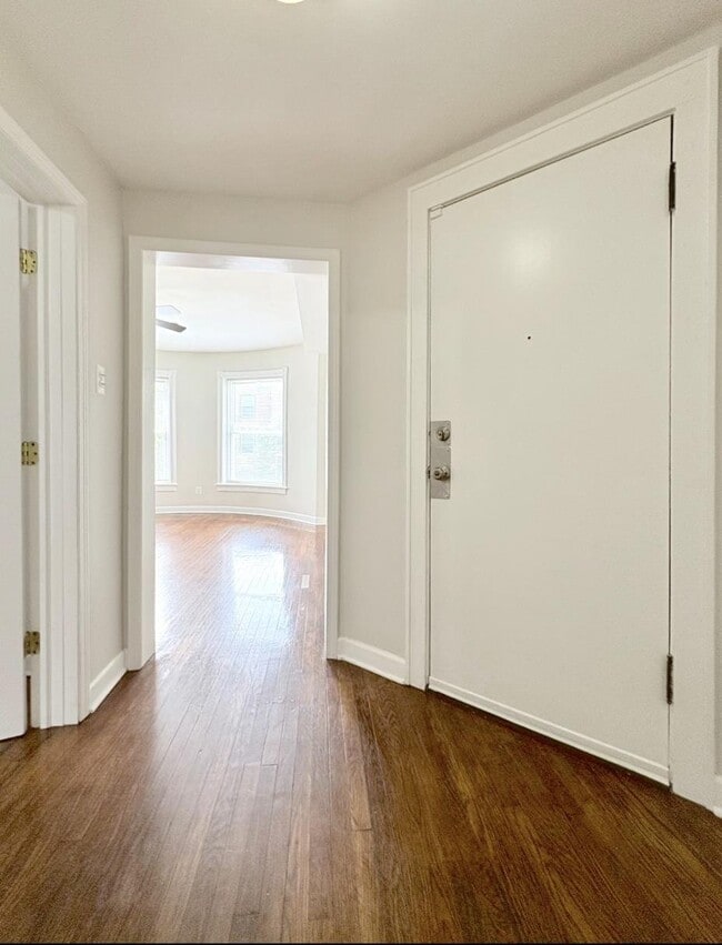 Photo - 4013 S Calumet Ave (Chicago, IL) Apartment