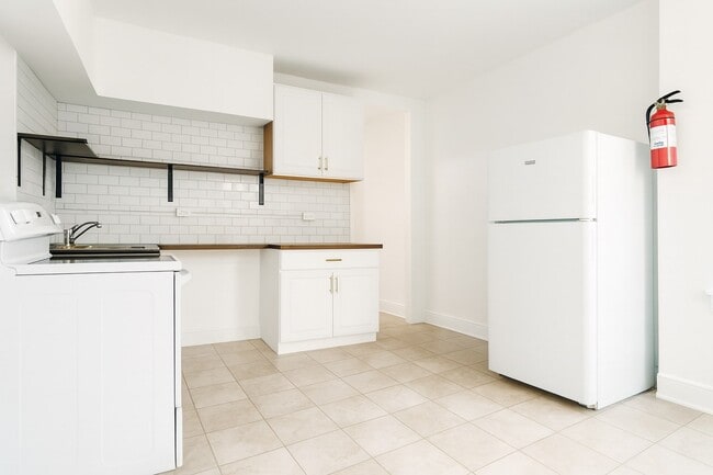 Photo - 636 W Lafayette St Apartment