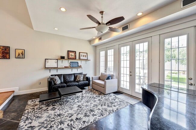 Building Photo - 511 W 22nd St