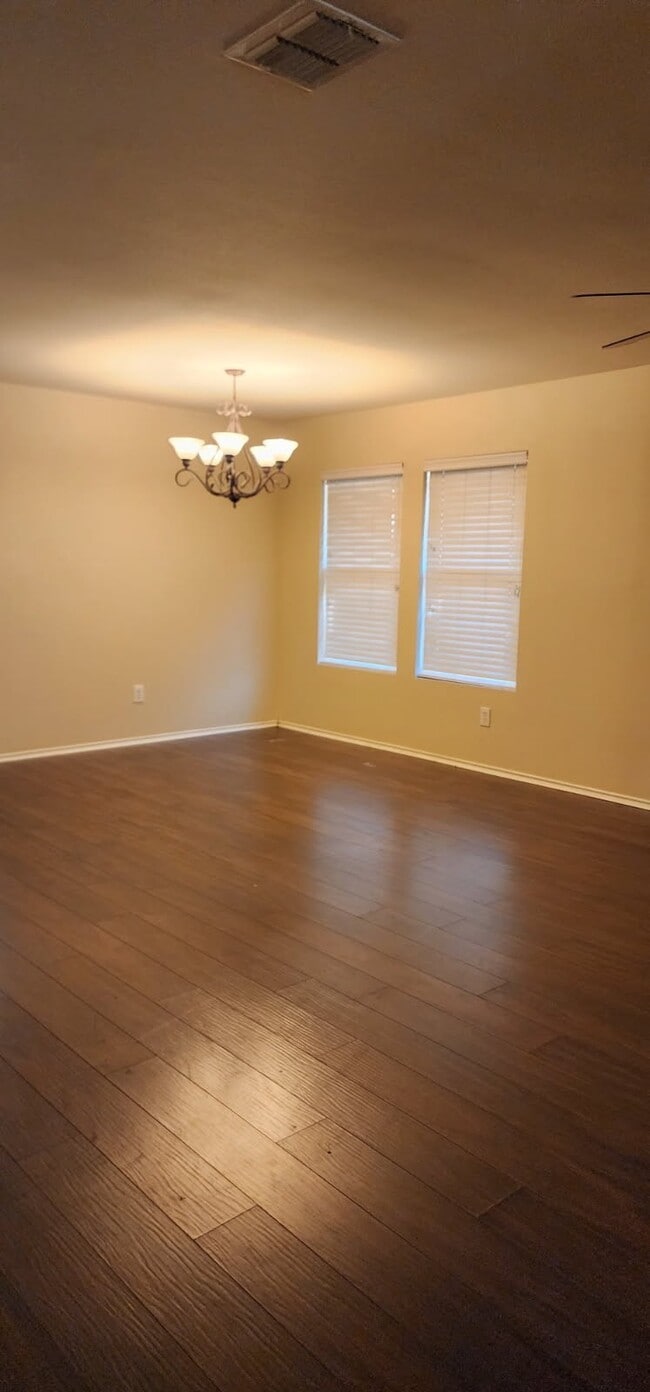 Building Photo - 6209 Saddleback Dr