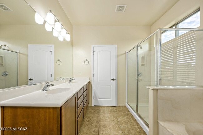 Building Photo - 4261 N Golden Ridge Ln