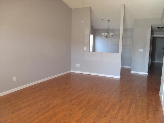 Building Photo - 809 E Glendale Ln