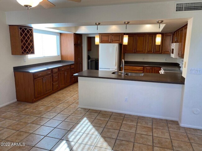 Building Photo - 4718 E Angela Dr