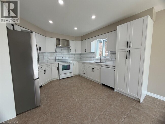 Building Photo - 457 Dansbury Dr