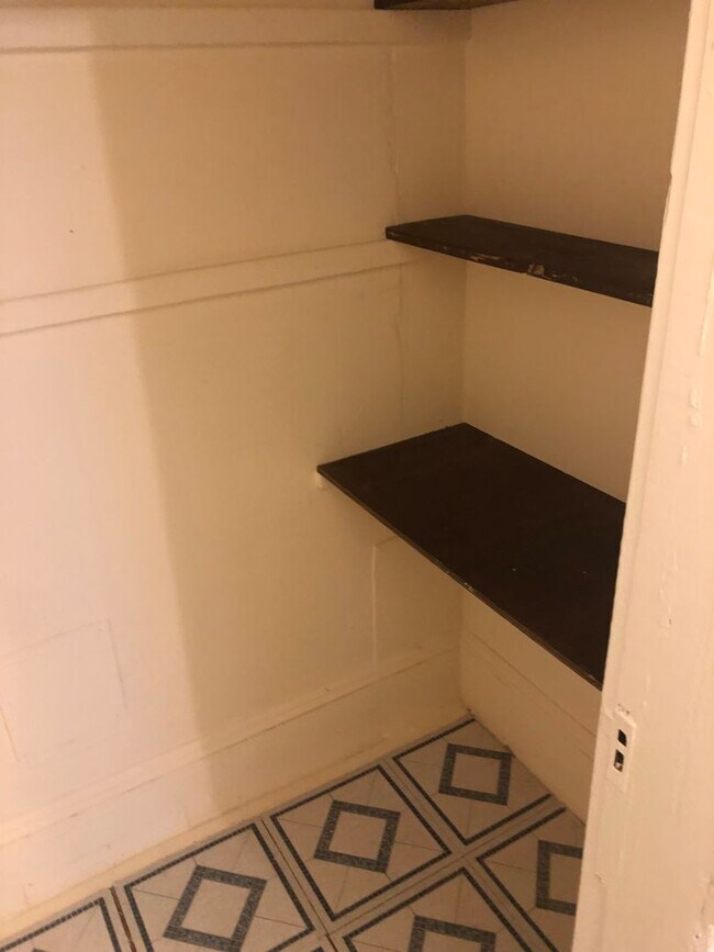 Building Photo - MOVE-IN READY!