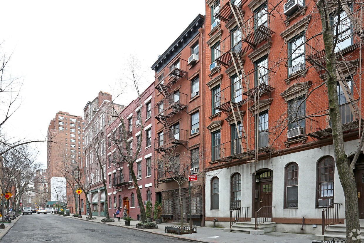 Building Photo - 80 Horatio St