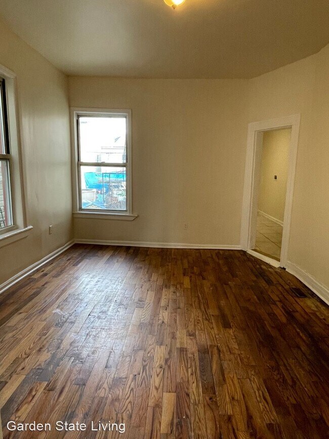 Building Photo - 6 br, 2 bath House - 213.5 North 6th Street
