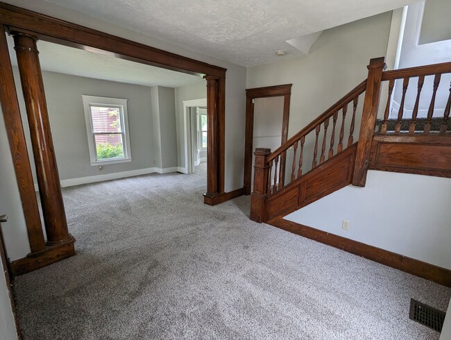 Building Photo - Spacious Colonial Home with Wood Columns a...