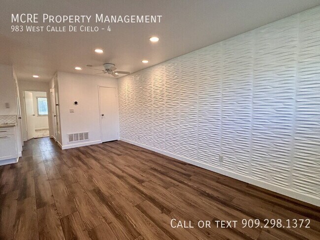 Building Photo - 983 W Calle De Cielo