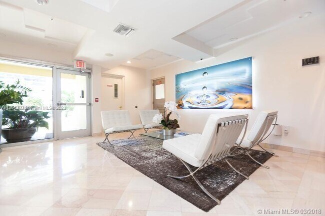 Foto del edificio - 5880 Collins Ave