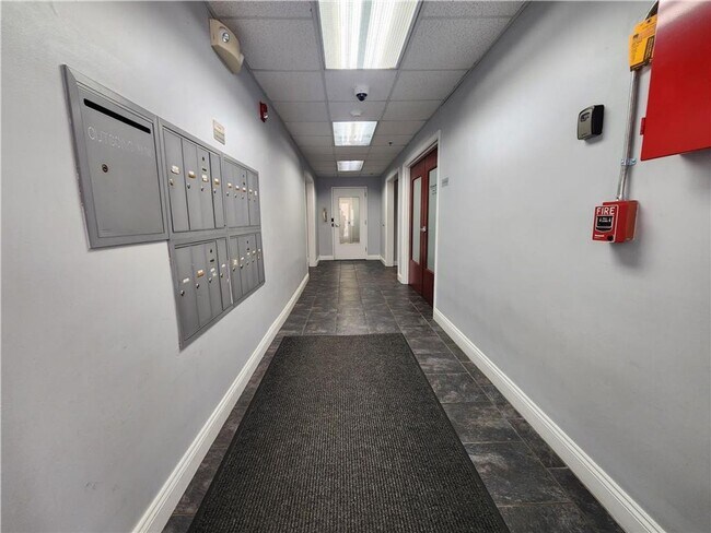 Foto del edificio - TWO BEDROOM APARTMENT MAIN & MARKET STREETS