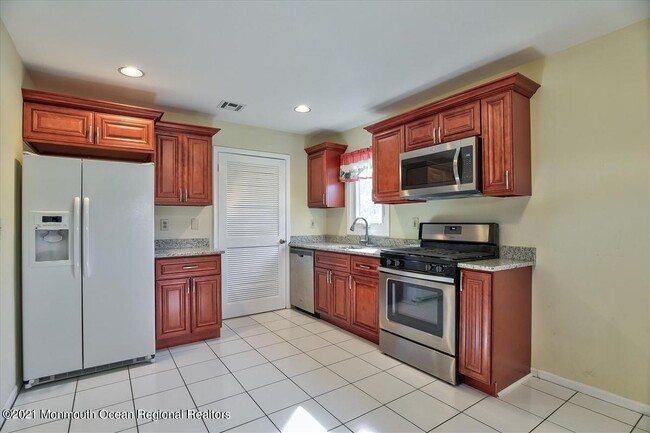 Building Photo - 291 Plum Dr
