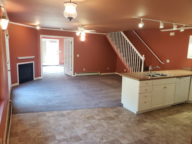 Building Photo - 16691 River Heights Loop