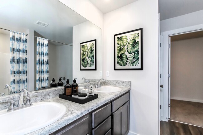 Foto del edificio - 504 The Heights Ln